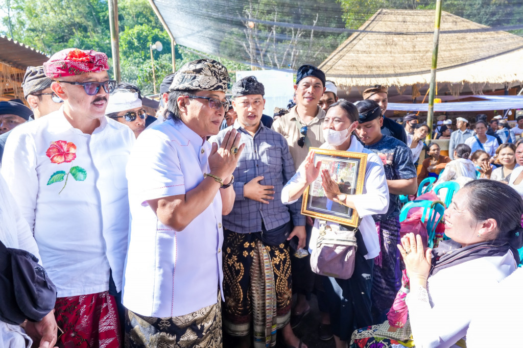 Bupati Giri Prasta Ajak Sameton Pasek Kayu Selem Songan Bersatu Jaga Tradisi Bali
